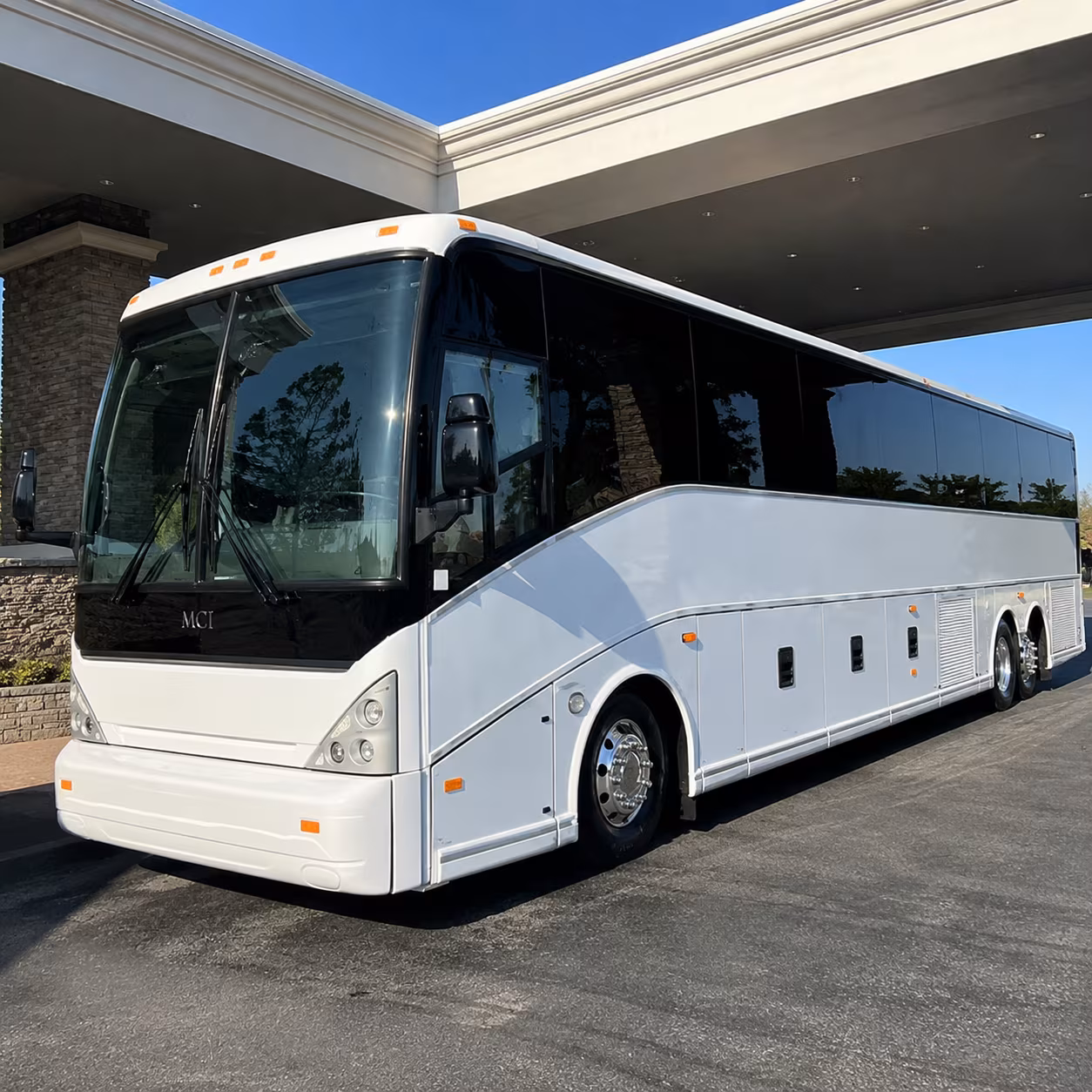 hollywood burbank airport is the closest airport to pasadena and a bus makes it even easier